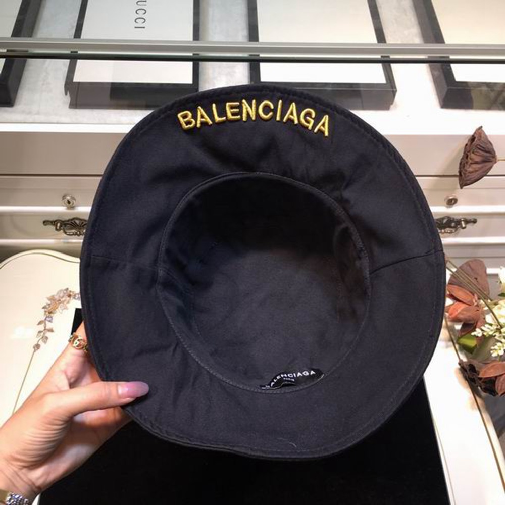 Ba*len*cia*ga hat